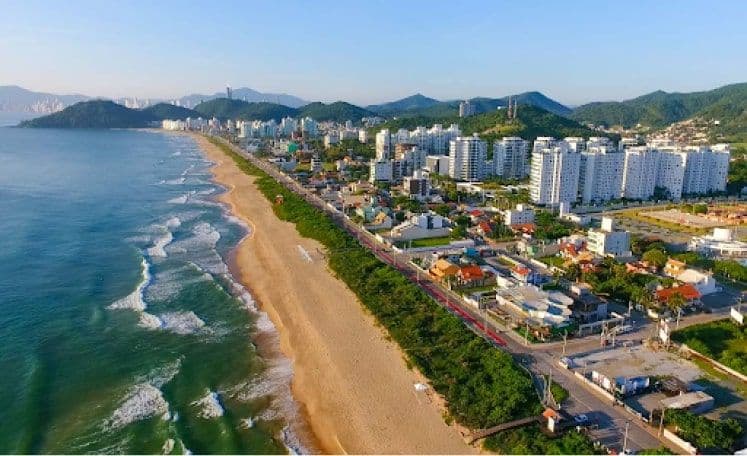 Valorização de Itajaí em 2025: Praia Brava lidera o crescimento do mercado imobiliário de alto padrão